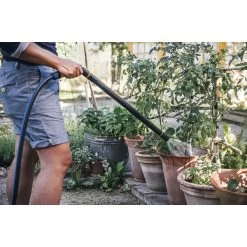 Fiskars Tuinspuit Met Verlengstuk -Perfecte Tuin tuinspuit fiskars 1621324217 3 600